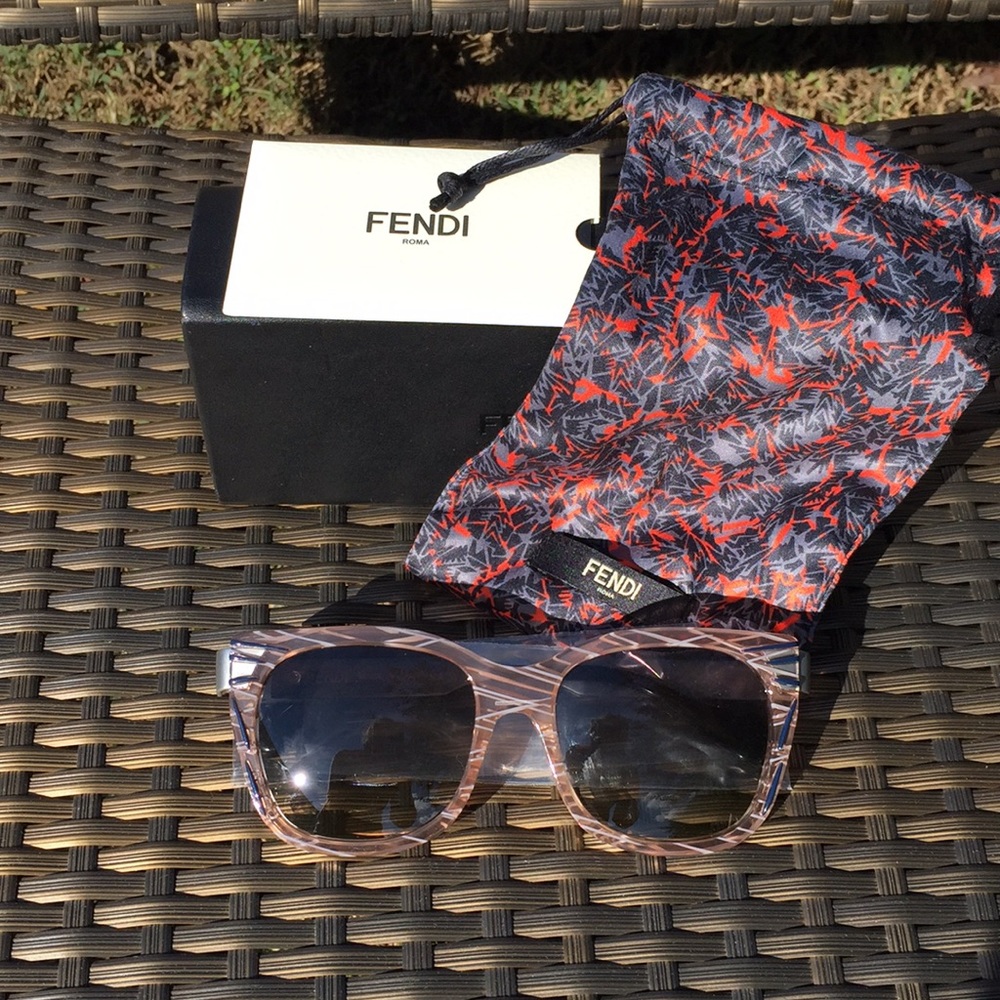🌷🌷HP Authentic Fendi Kinky SunglassesThierry Lasry